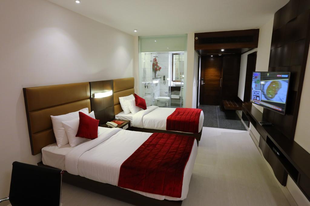 Sunbeam Premium Hotel Zirakpur Eksteriør billede