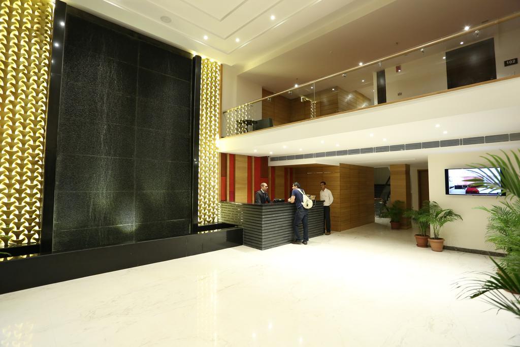 Sunbeam Premium Hotel Zirakpur Eksteriør billede