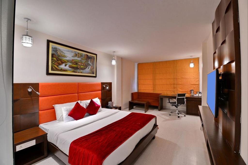 Sunbeam Premium Hotel Zirakpur Eksteriør billede